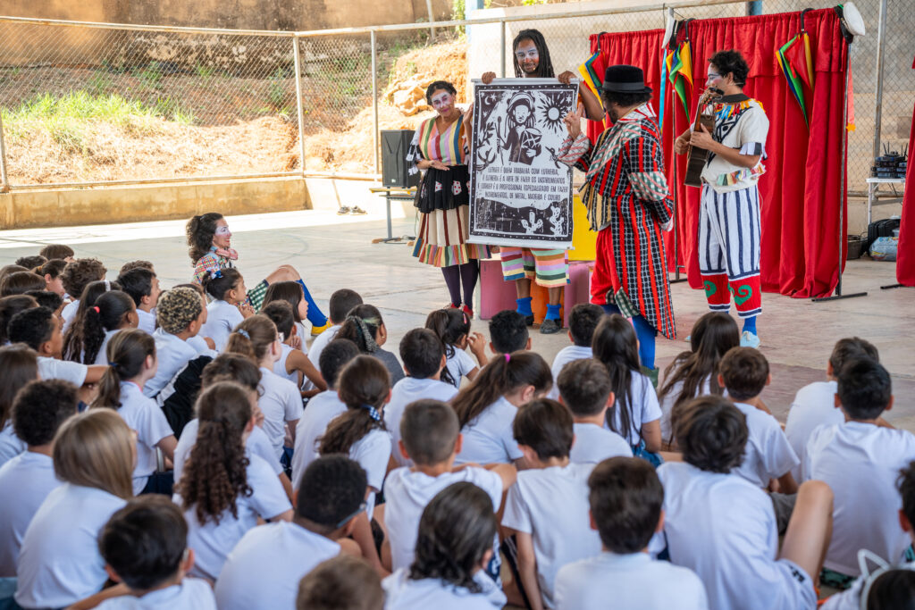 Trupe Sons do Brasil – Escola Municipal Dom Oscar de Oliveira | Entre Rios de Minas
