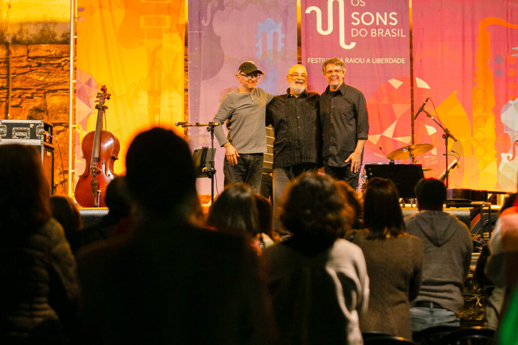 Sociedade Musical XV de Novembro, e Jaques Morelenbaum convida Beto Lopes e Lincoln Cheib